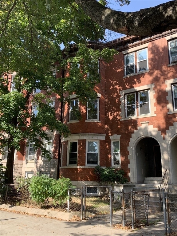 Building Photo - 1896 Beacon St