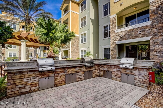 Building Photo - 8539 Gate Pkwy W