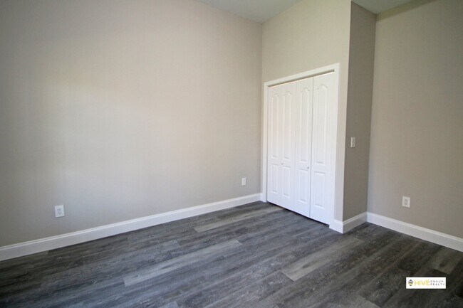 Building Photo - Upscale rental in Harrisonburg!