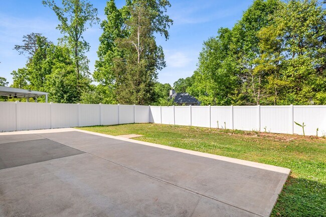 Building Photo - 5 Bedrooms in the heart of Summerfield!