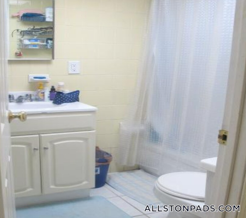 Building Photo - 15 Glenville Ave