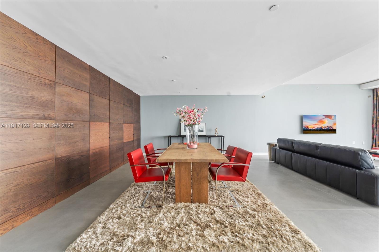 Building Photo - 900 Biscayne Blvd