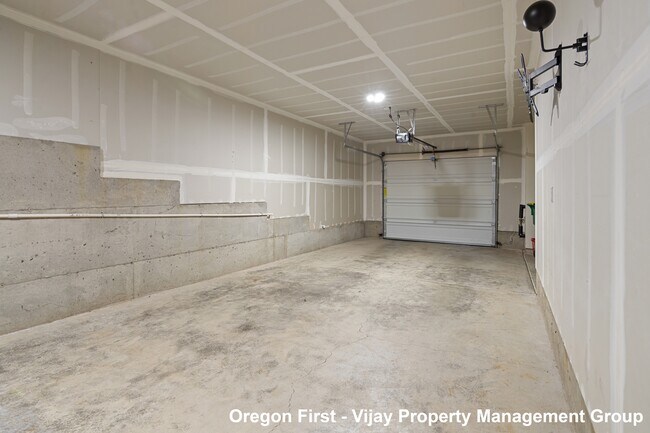 Building Photo - 15548 NW Linder St