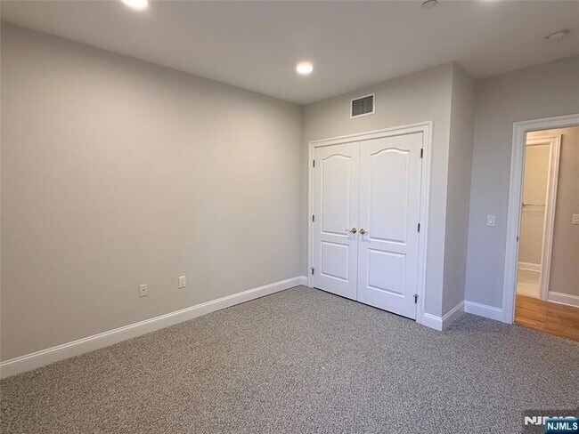 Building Photo - 3104 Rio Vista Dr