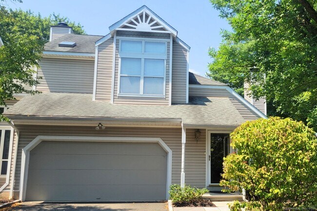 Primary Photo - 162 Colonial Rd