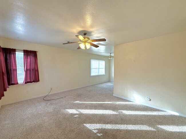 Building Photo - 709 11th Ave NW