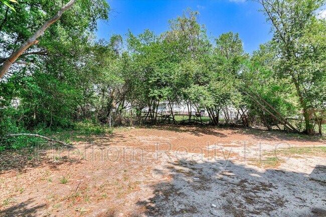 Building Photo - 1026 Weston St