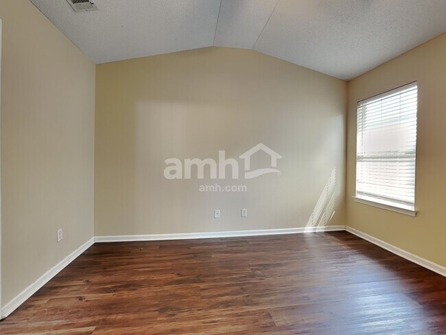 Building Photo - 34 Willow Lakes Dr