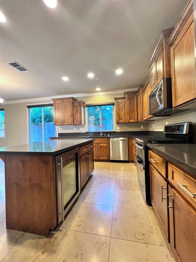 Building Photo - Stunning 3 Bedroom, 2.5 Bath Single Family Home, Gated Community, Beautiful Inside & Out!