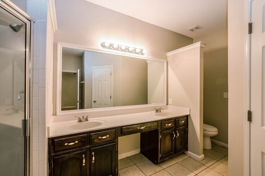 Building Photo - 8853 Dewberry Ln