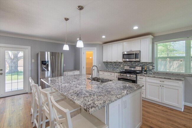 Building Photo - Now available for immediate move-in!