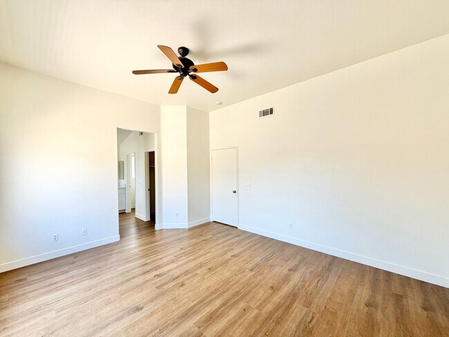 Building Photo - 4 Bedroom 3 Bathroom Cul-de-sac Home with Huge Backyard