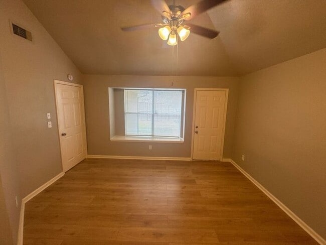 Building Photo - 2038 Woodland Hills Dr