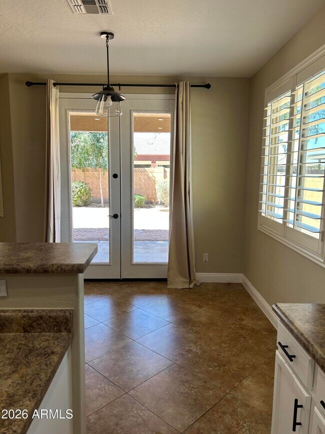 Building Photo - 7024 S Claiborne Ave