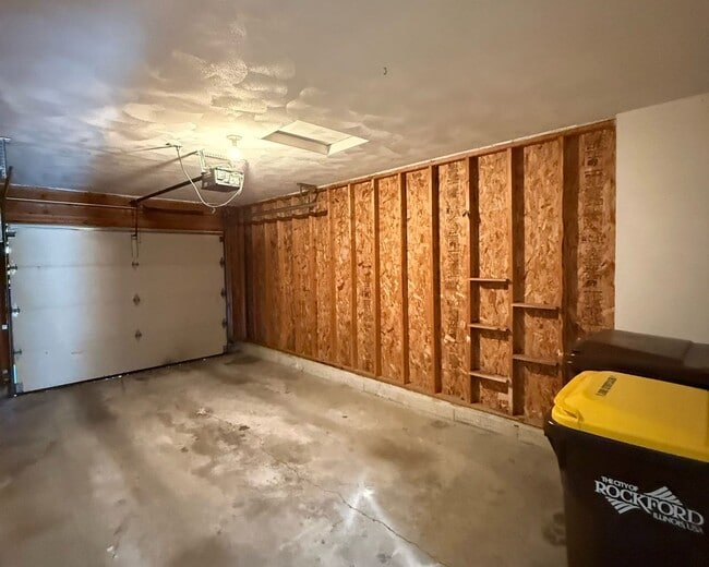 Building Photo - Rockford Townhomes East