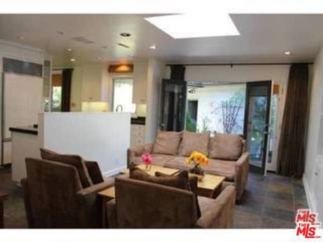 Building Photo - 8049 Briar Summit Dr