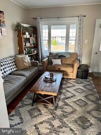 Building Photo - 421 N Chestnut St