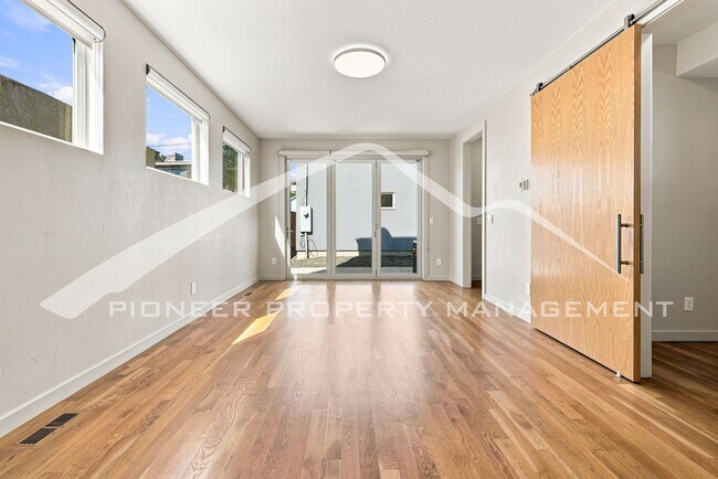 Building Photo - 3625 Mariposa St