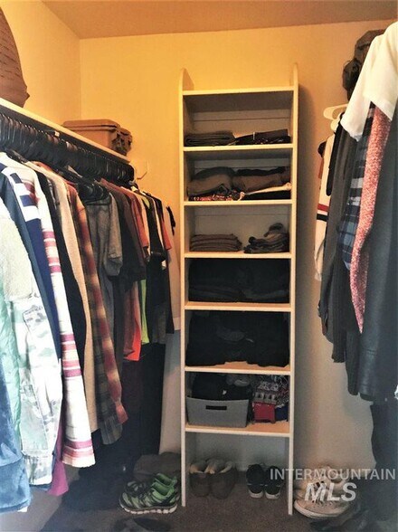 Building Photo - 5008 N Rothmans Ave