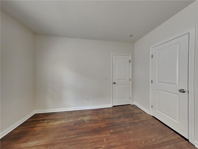 Building Photo - 499 Woodlawn Ave NW