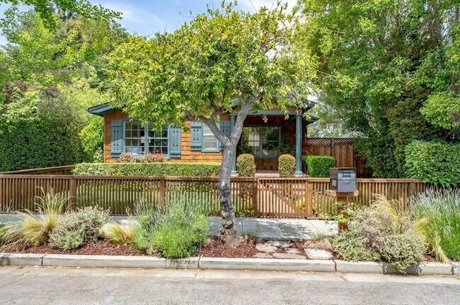 Building Photo - Updated 3BD/2BA Menlo Park Home with French Oak Floors + Bonus Room