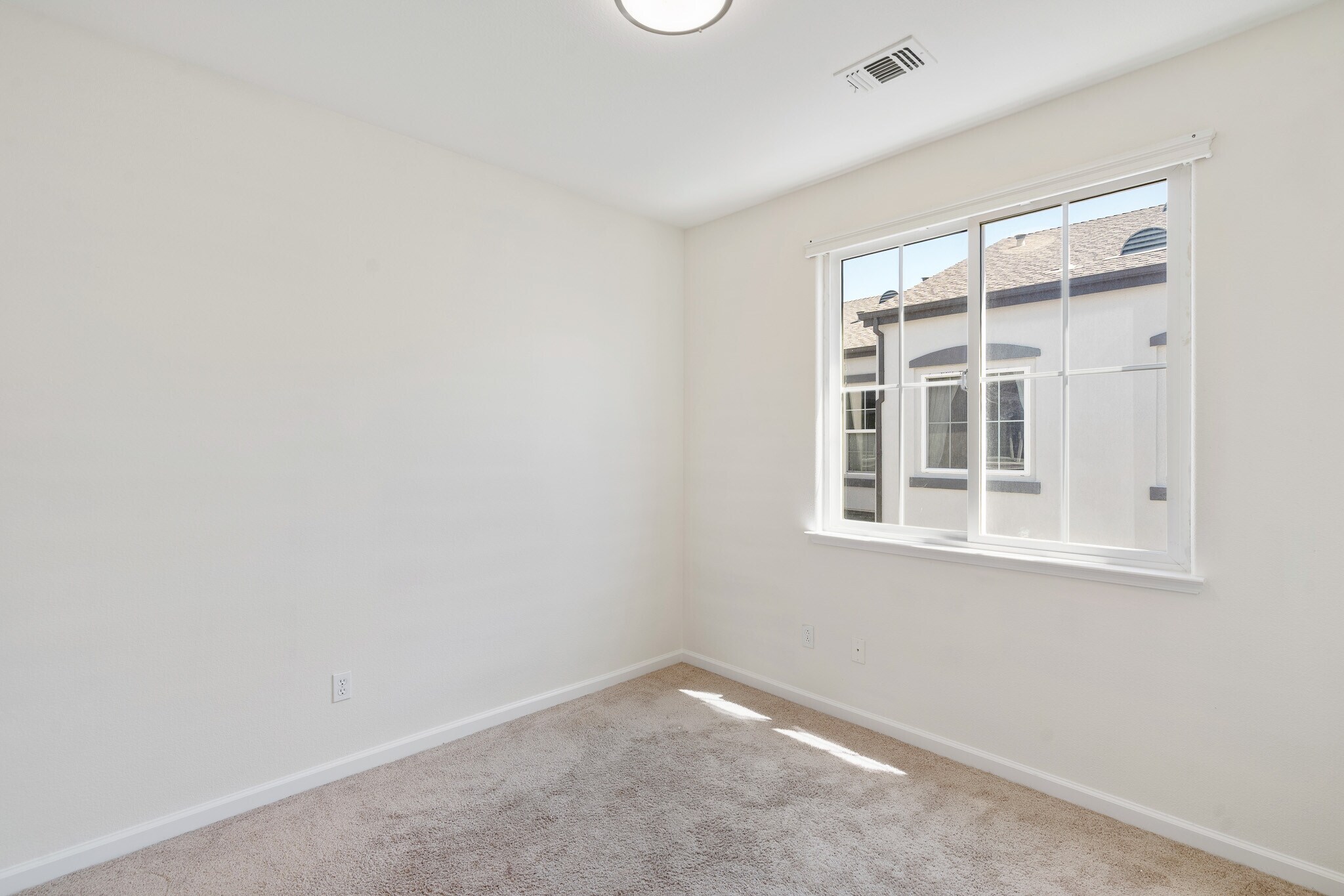 Building Photo - 7981 Bellina St