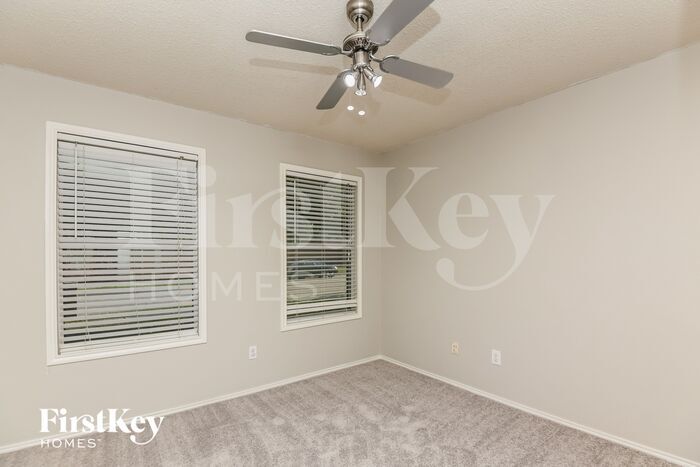 Building Photo - 4825 Leaf Hollow Dr