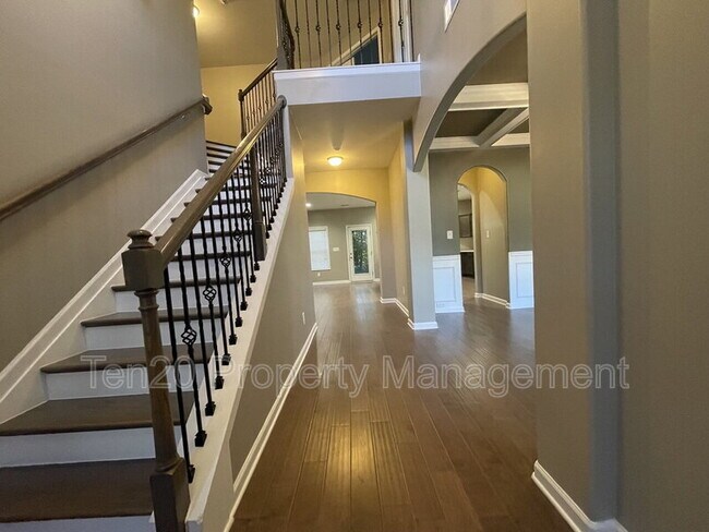 Building Photo - 236 Cedar Wy