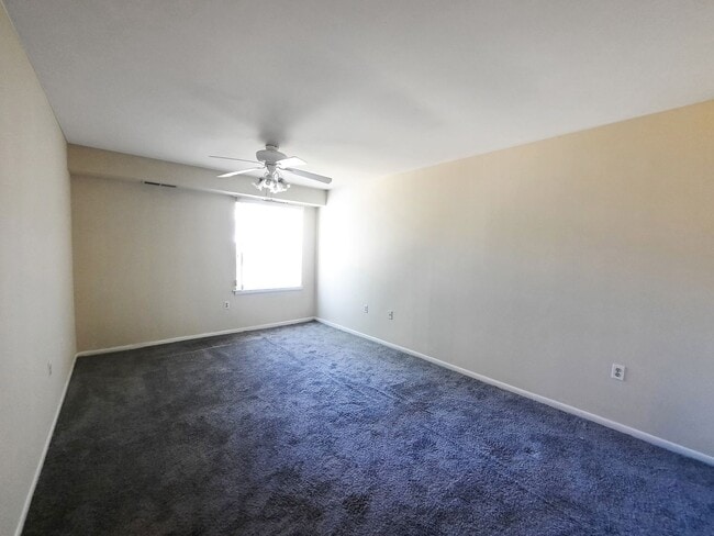 Building Photo - **Spacious 3BR/1BA Condo – Move-In Special...