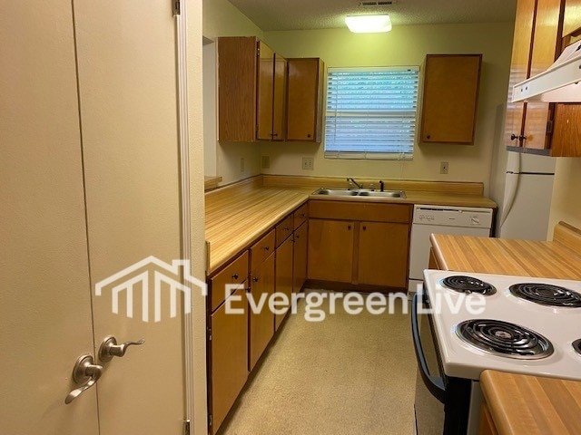 Building Photo - 102 Pembroke Ct