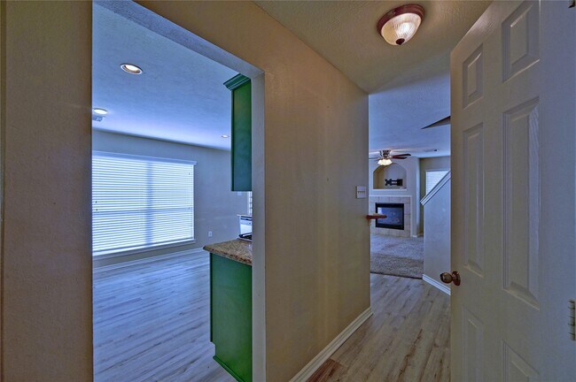 Building Photo - 19803 Lindenwick Ct