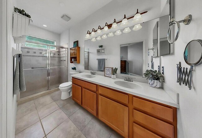 Building Photo - 313 Seneca Falls Dr