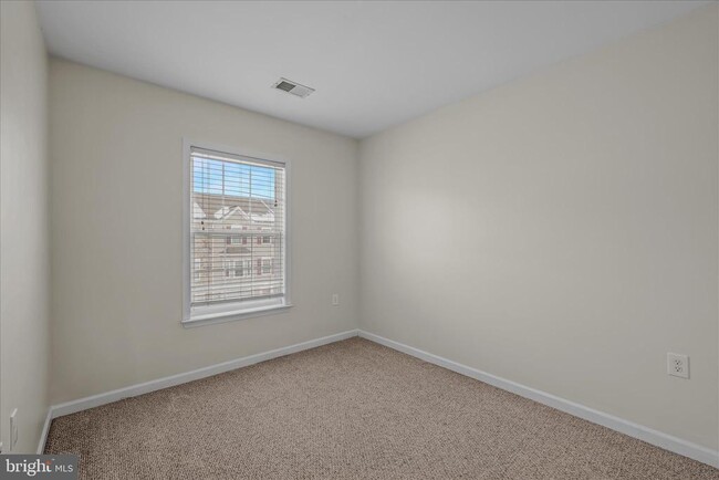 Building Photo - 36 Bruce Dr