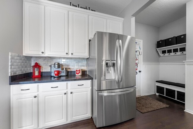 Building Photo - 9282 Weigela Ct