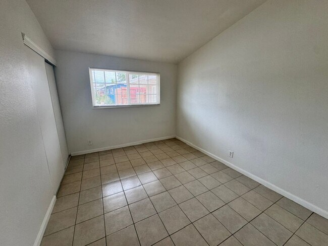 Building Photo - Remodeled 4+2 In Quiet Neighborhood - $2700