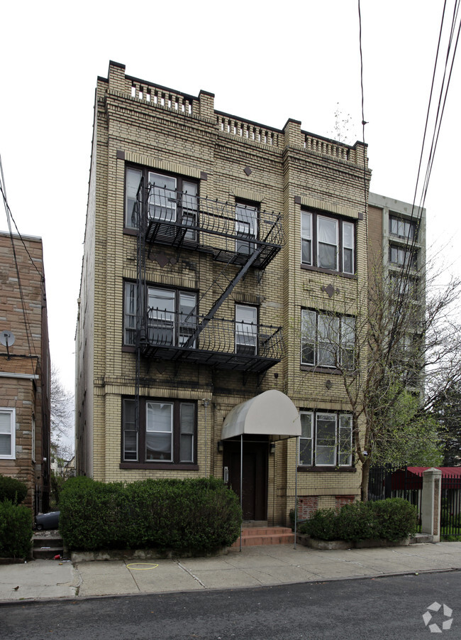 Building Photo - 72-74 Woodlawn Ave