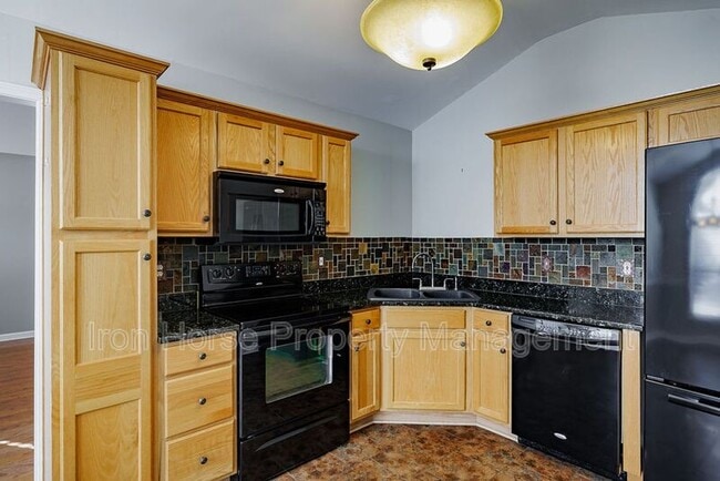 Building Photo - 160 Cedar Rock Trace