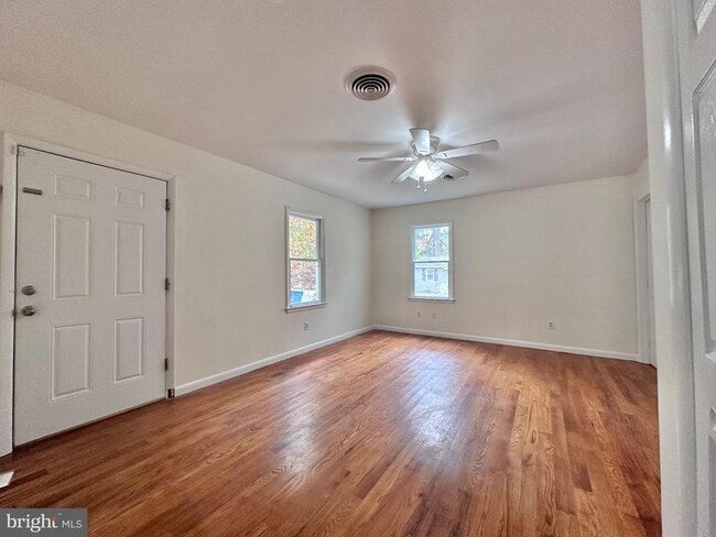 Building Photo - 106 Lee St