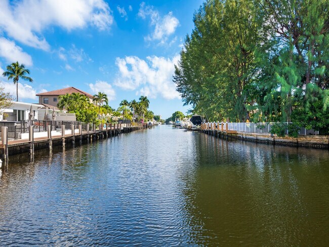 Building Photo - 2591 NE 55th Ct