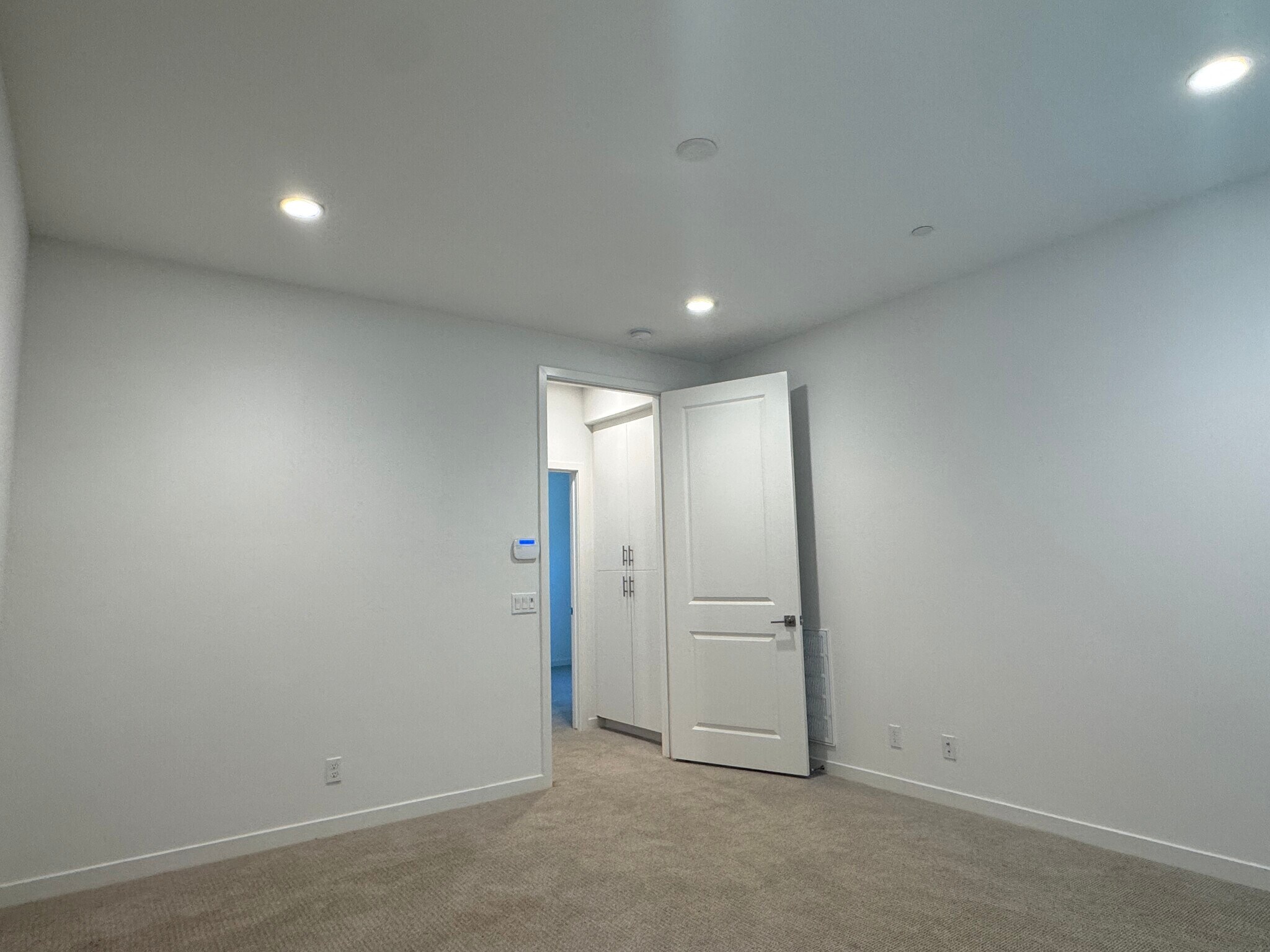 Building Photo - 16216 Hollyhock Ave