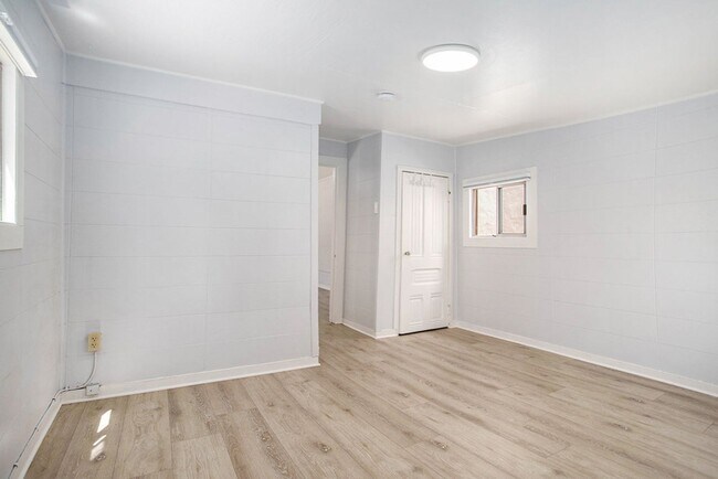 Building Photo - 531 Taylor Ave