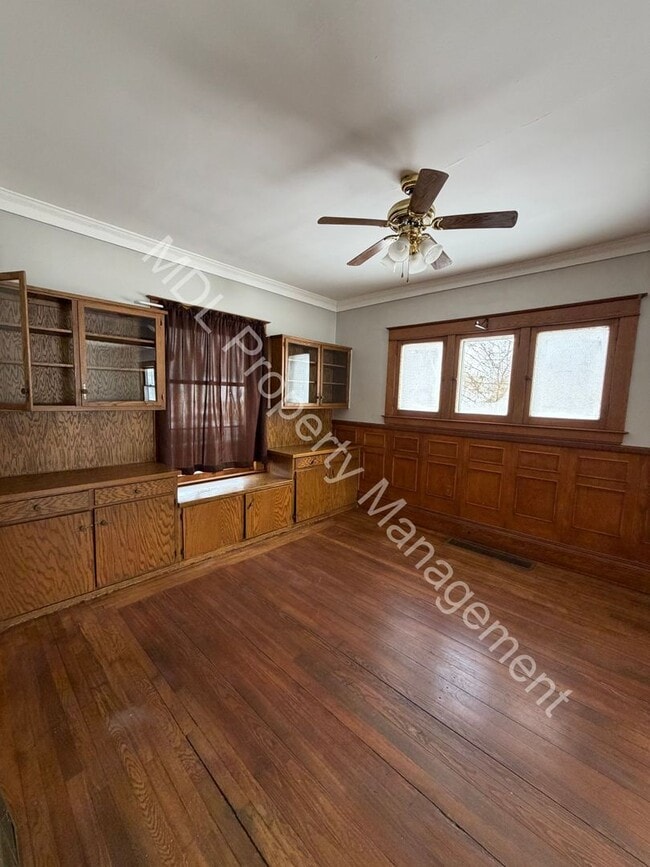 Building Photo - 3 bedroom 1.5 Bath Home