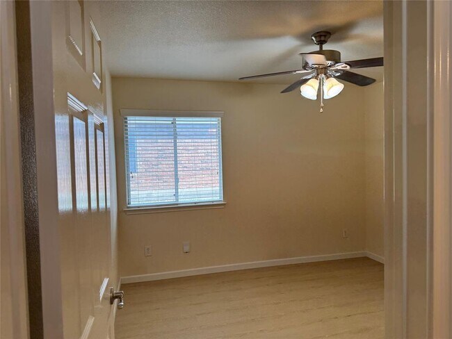 Building Photo - 1015 Remington Dr