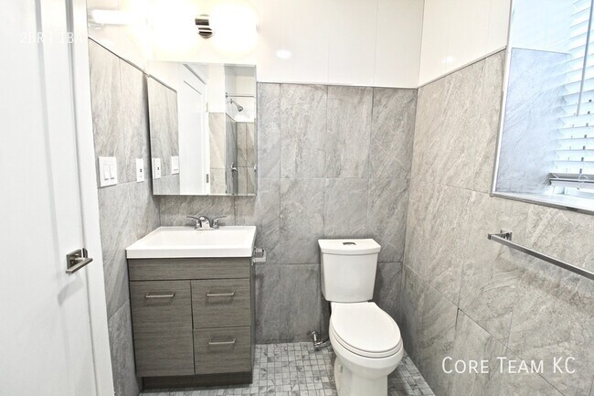 Building Photo - 7 E 38th St