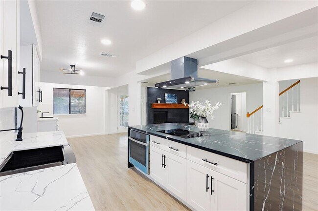 Building Photo - 10411 Rippling Fields Dr