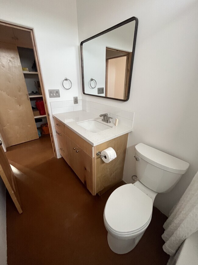 Building Photo - 2 Kincaid Rd