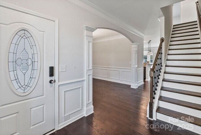 Building Photo - 2076 Waverly Ct