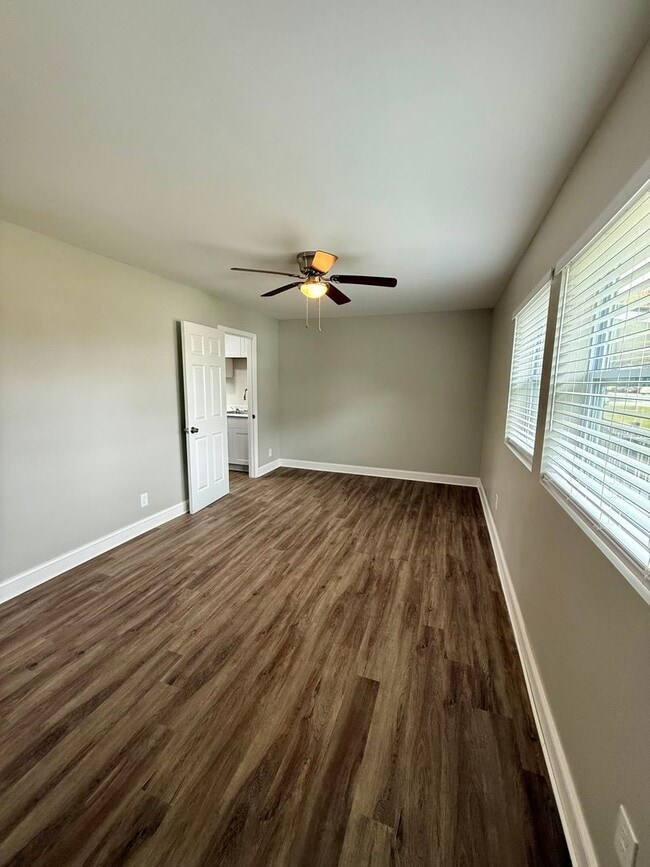 Building Photo - Oak Ridge 37830 - 1 Bedroom, 1 Bath Quadpl...