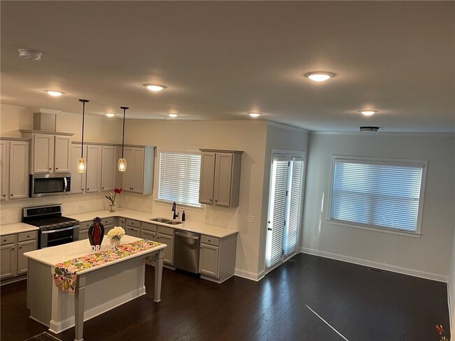 Building Photo - 713 Avondale Creek Dr.