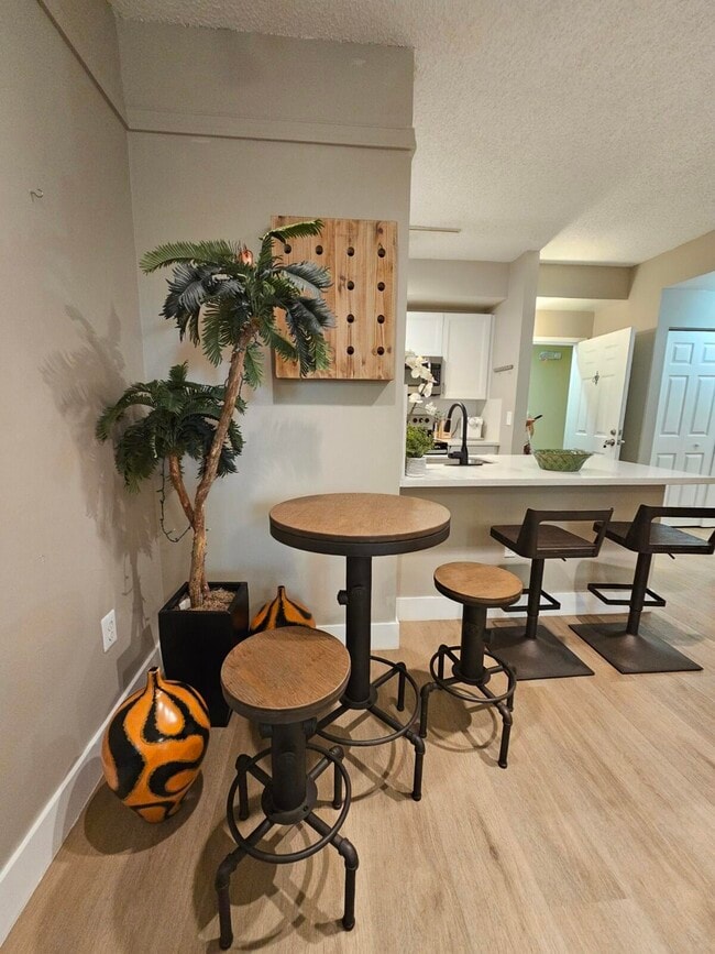 Building Photo - 780 S Sapodilla Ave